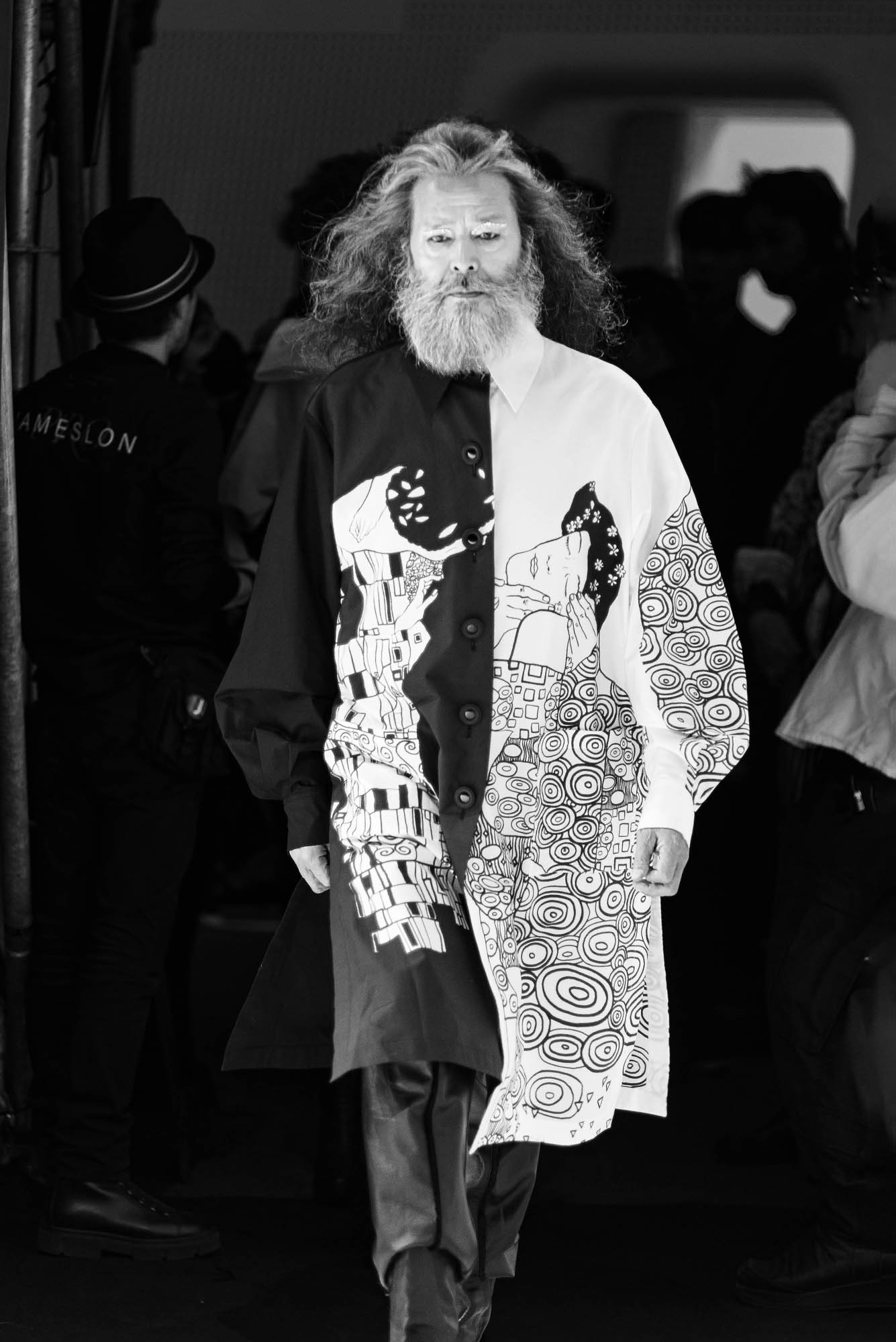 Lie-Sangbong-x-Gustav-Klimt_Seoul-Fashion-Week-SS23_C.JakobKotzmuth_014