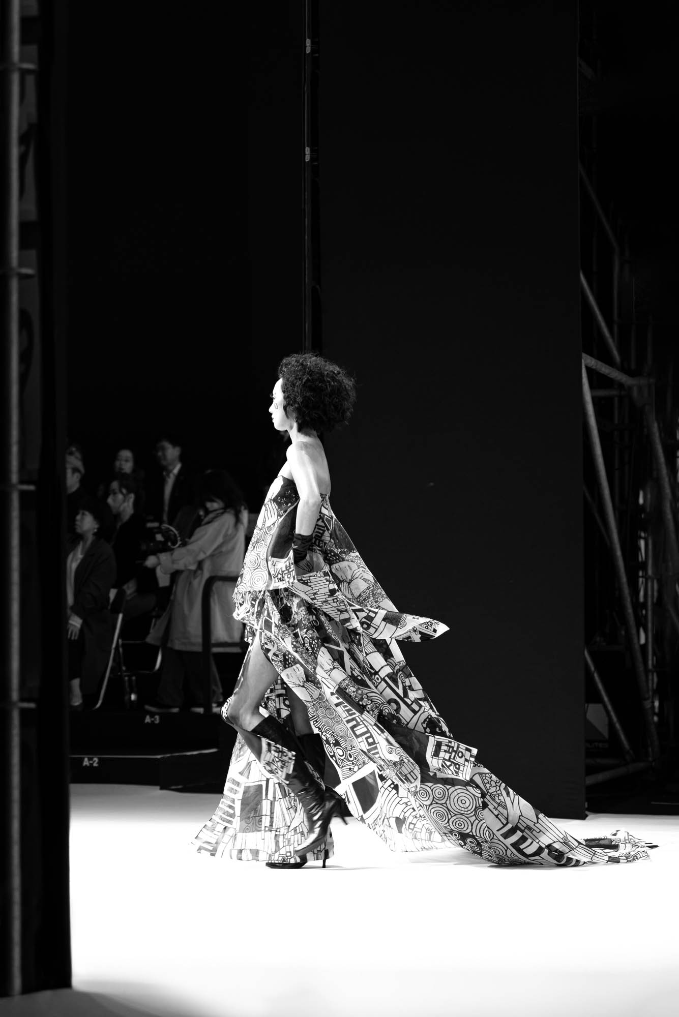 Lie-Sangbong-x-Gustav-Klimt_Seoul-Fashion-Week-SS23_C.JakobKotzmuth_021